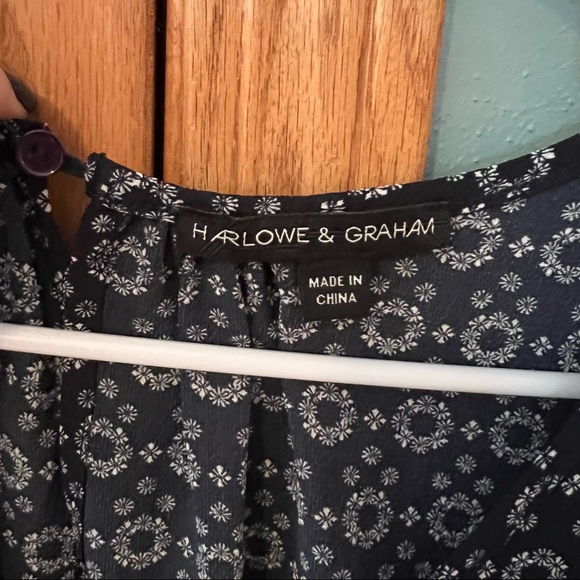 Harlowe & Graham Navy Blue Floral Blouse Size Medium Boho Cold Shoulder Flowy - Picture 9 of 11